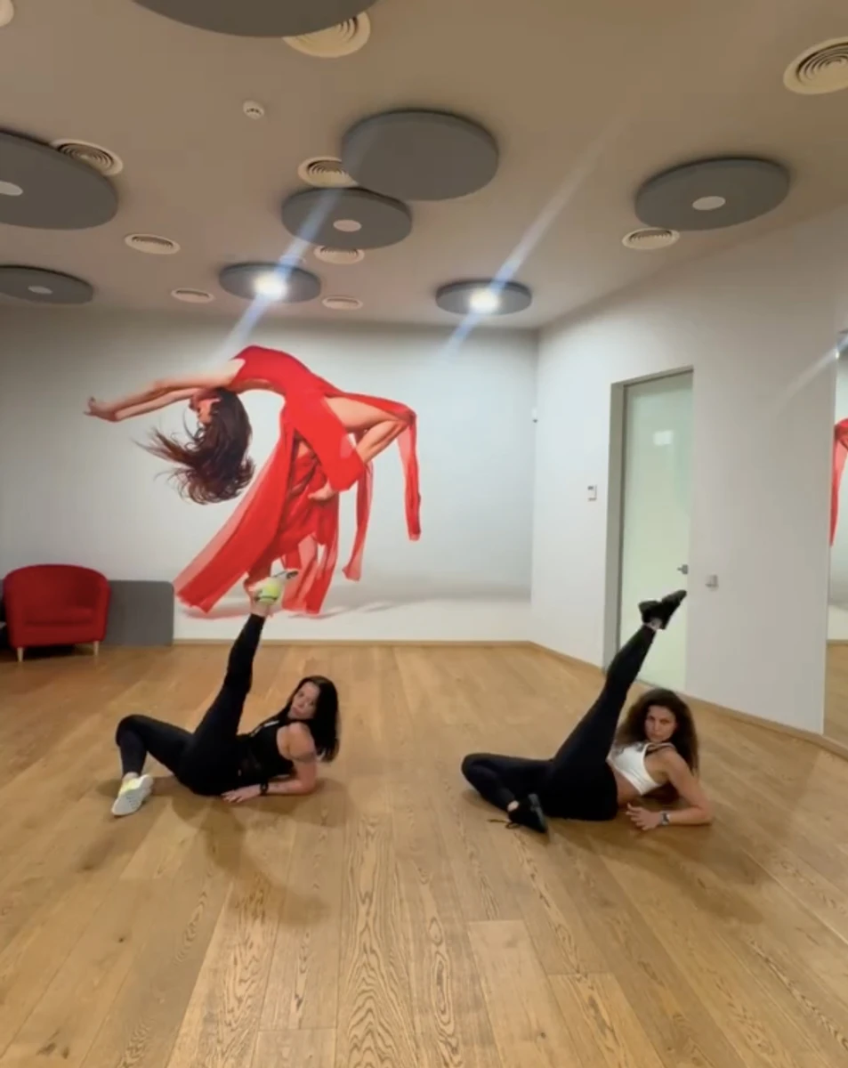 Ірина Горова у лосинах та майці ефектно потанцювала в студії