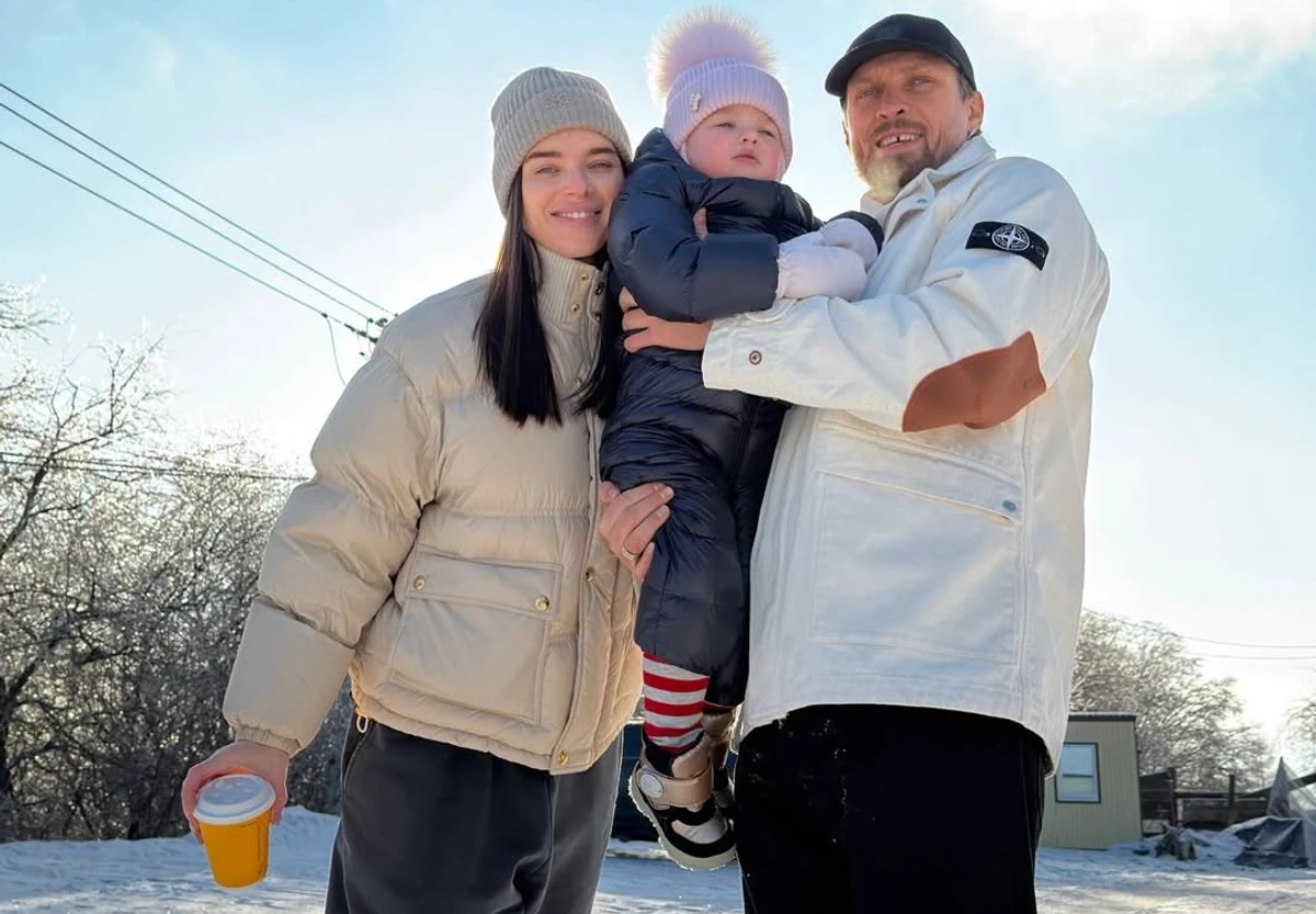 Катерина Усик з чоловіком та молодшою дочкою