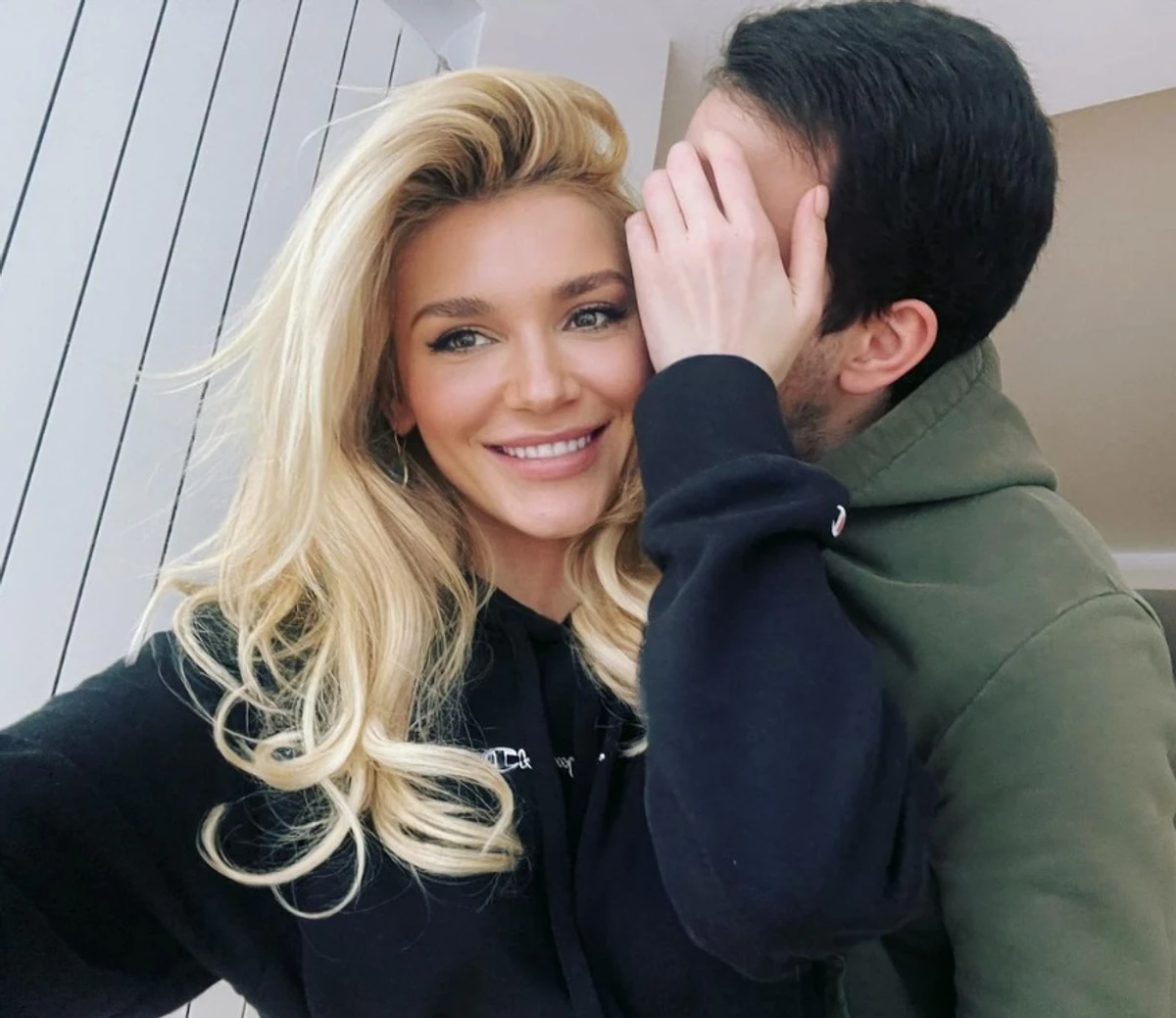 Міша не розкриває ні імені, ні обличчя коханого 