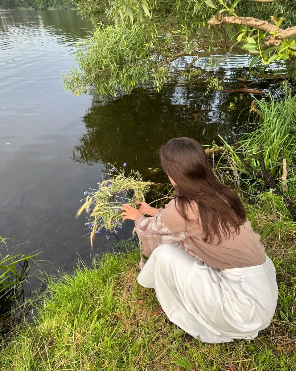 Катерина Філатова опустила вінок у воду