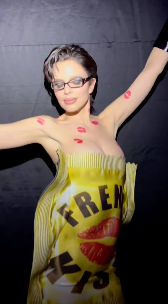 Джулія Фокс із короткою зачіскою