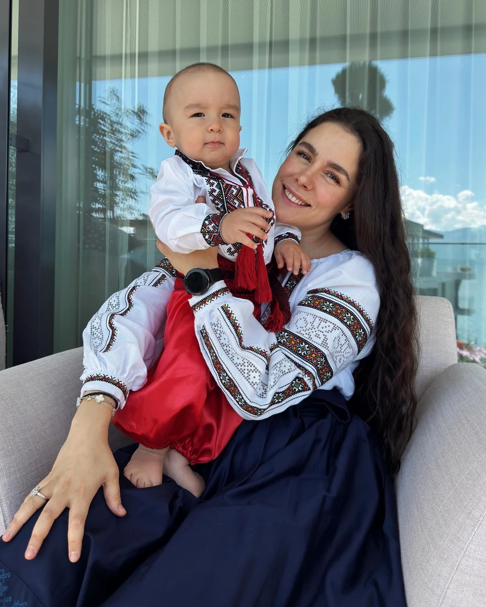 Іванна Онуфрійчук із сином у вишиванках