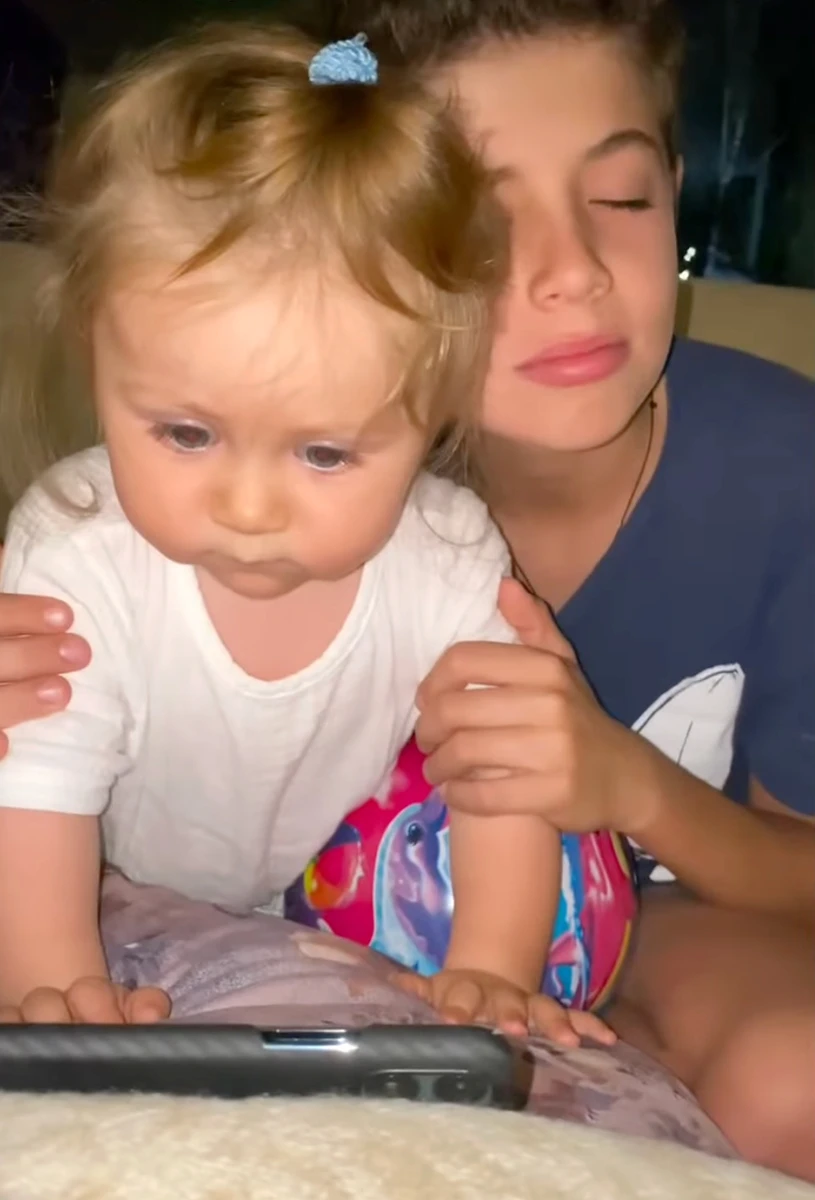 Санти Дімопулос замилувала фото сина з його сестричкою у святковий день