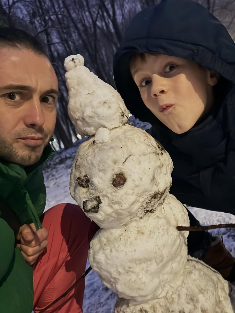 Тарас Тополя показав, як ліпив сніговика з сином