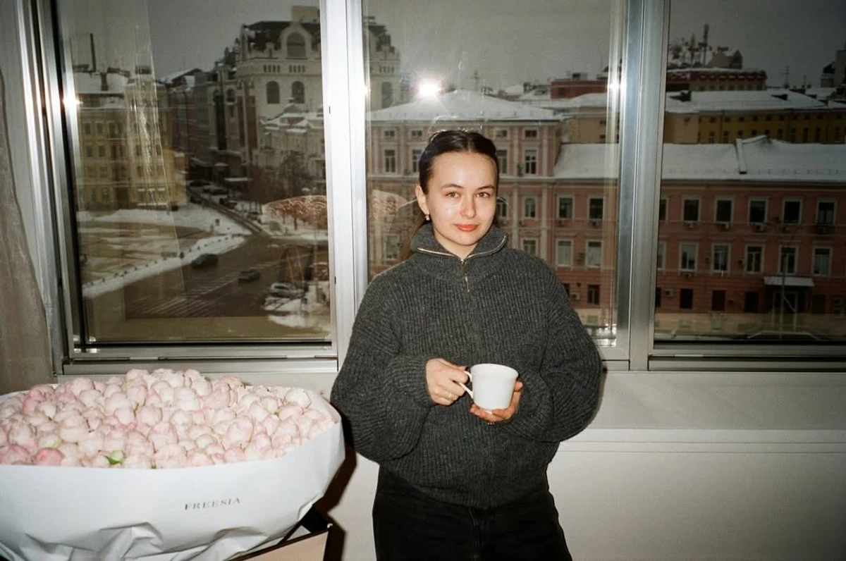 Дівчина Drevo