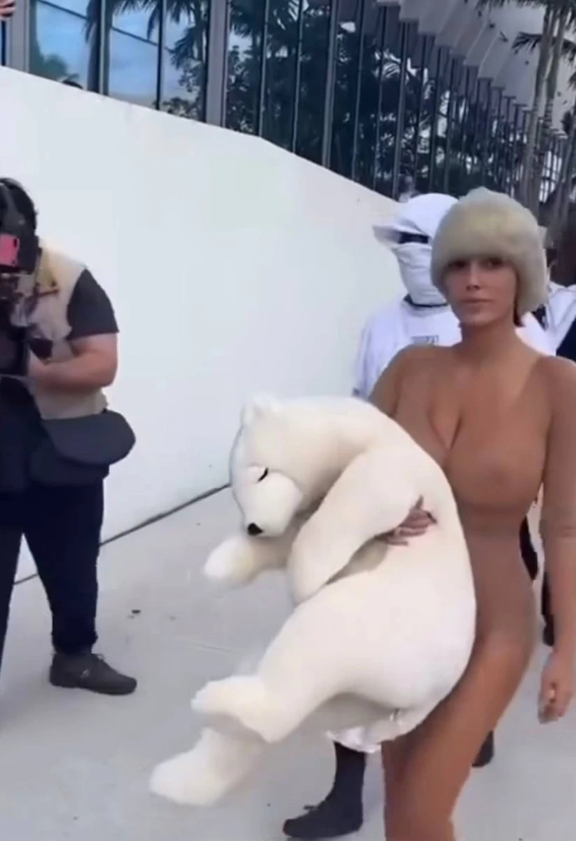 Дружина Веста вкотре епатувала образом