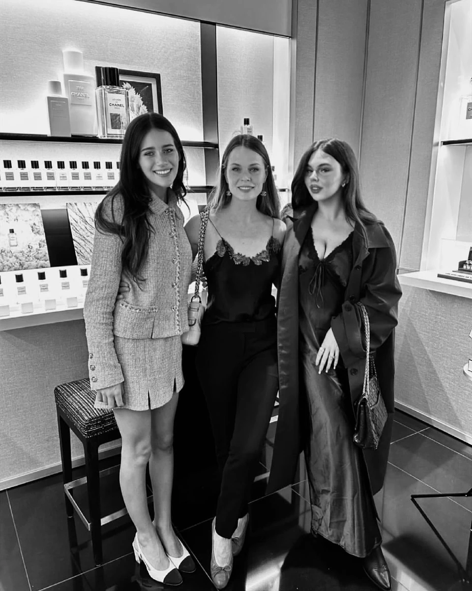 Оля Фреймут в Лондоні з донькою і її подругою