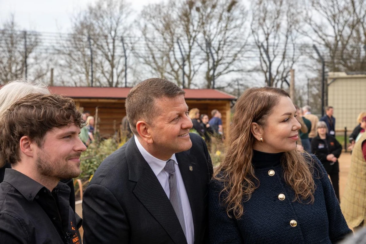 Залужний з дружиною відвідав врятованих в Україні тварин