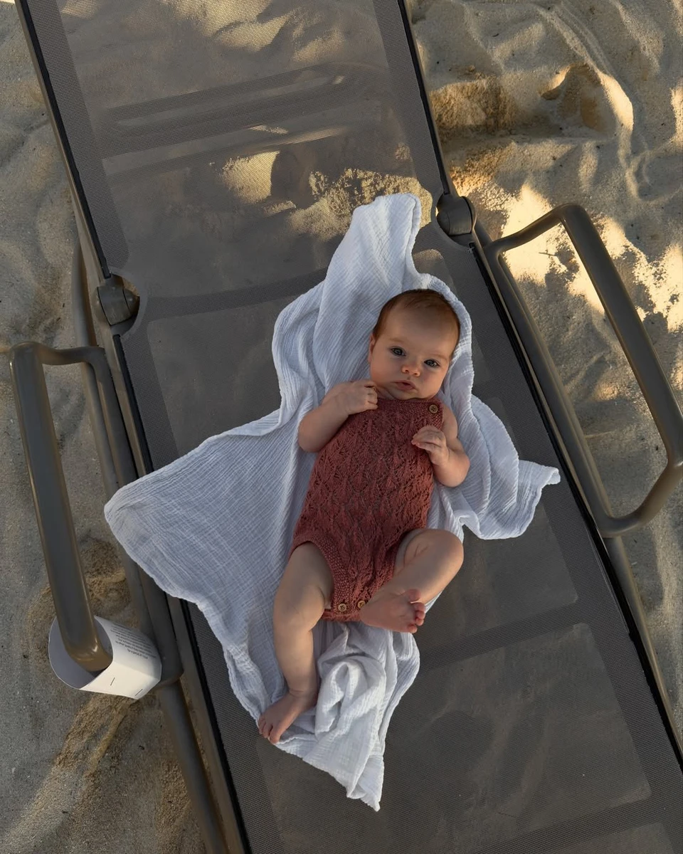 Пренткович показалася на відпочинку з маленькою дочкою