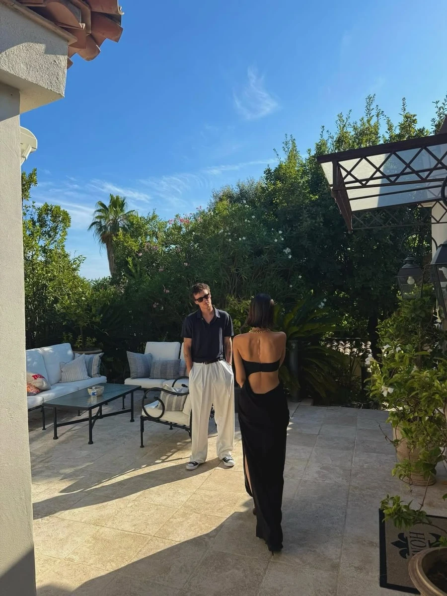 Молодший син Бекхемів захопив виглядом зі своєю дівчиною