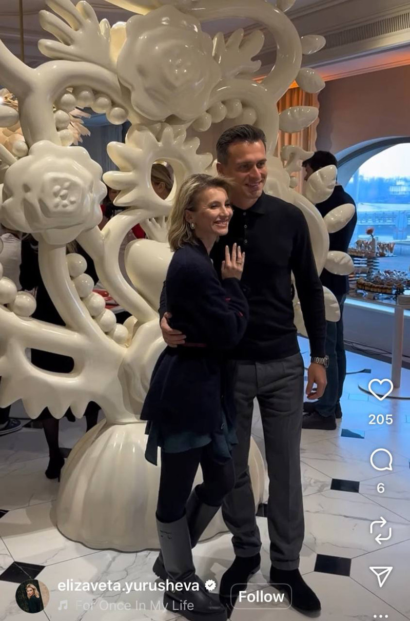 Юрушева в обіймах Скічка