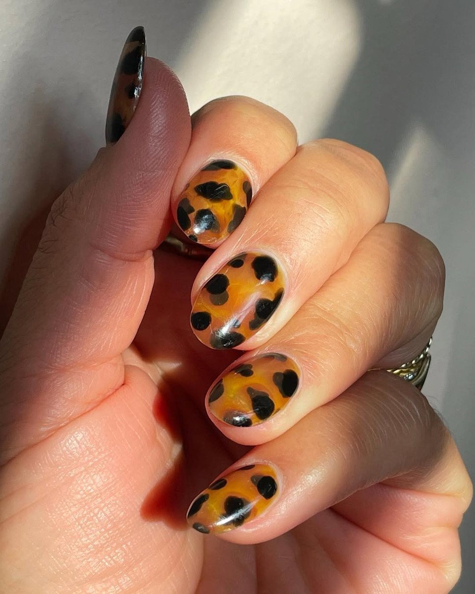 Черепаховий дизайн манікюру