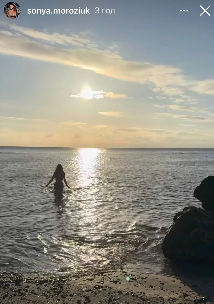 Соня Морозюк покупалася у морі в жовтні