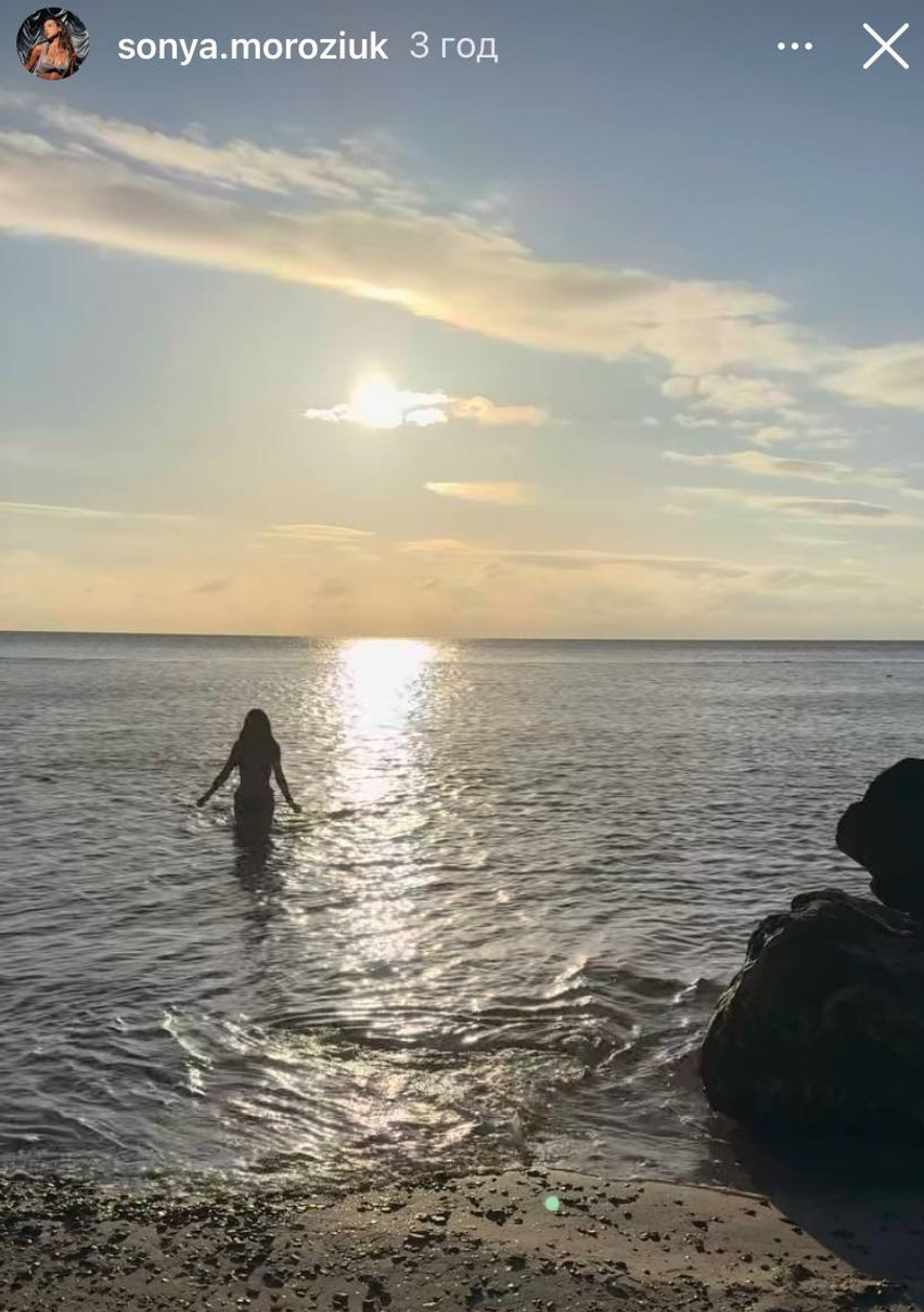 Соня Морозюк покупалася у морі в жовтні