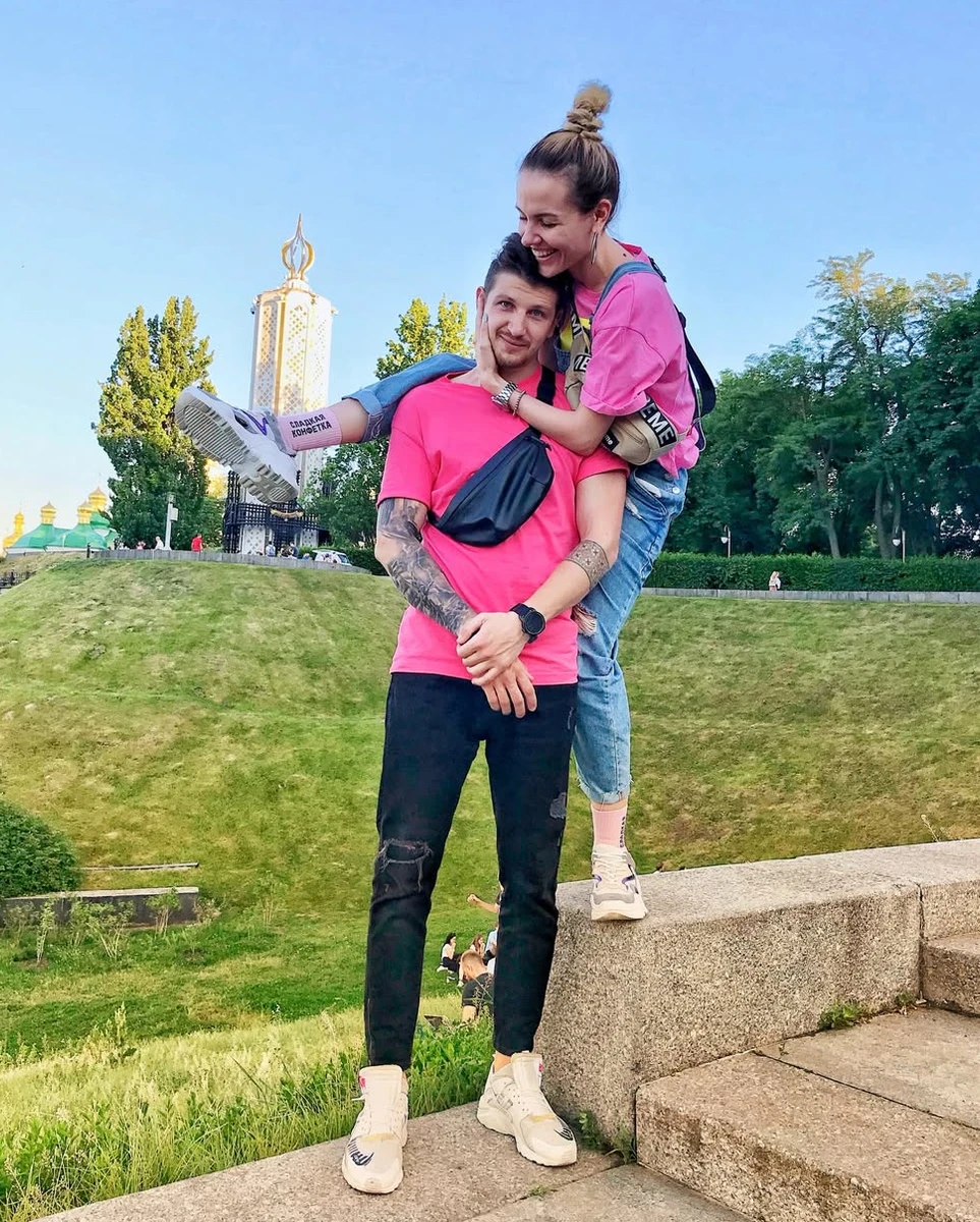 Чоловік MamaRika привітав її з 37-річчям смішними фото