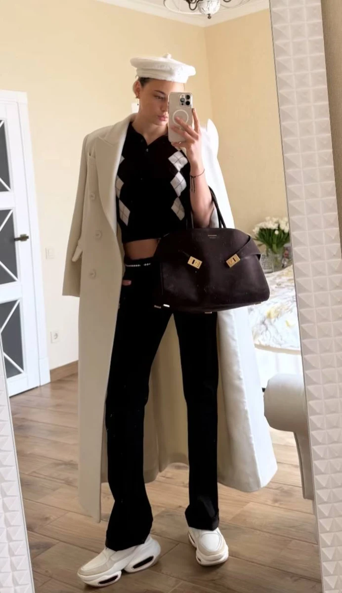 Білодід у весняному аутфіті - фото у повний зріст