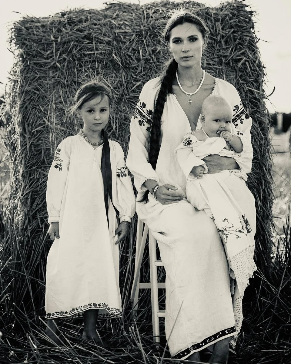 Олена Світлицька з дітьми