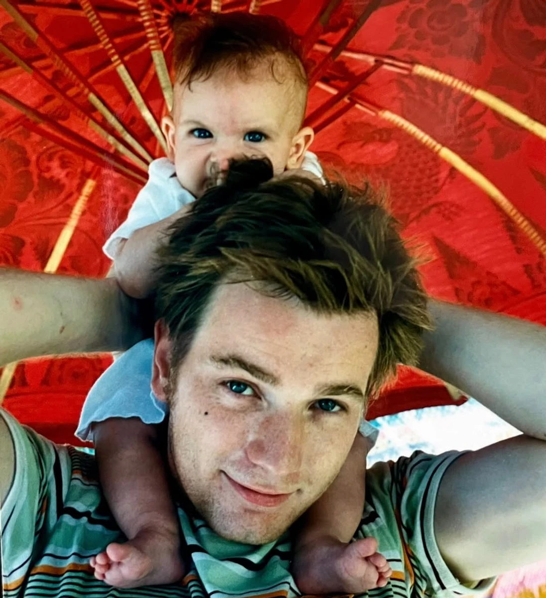 Дочка Юена МакГрегора привітала його з 55-річчям спільним фото