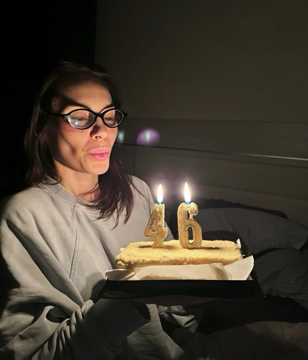 Сформулювала бажання і задмухала свічки - най здійсниться! 