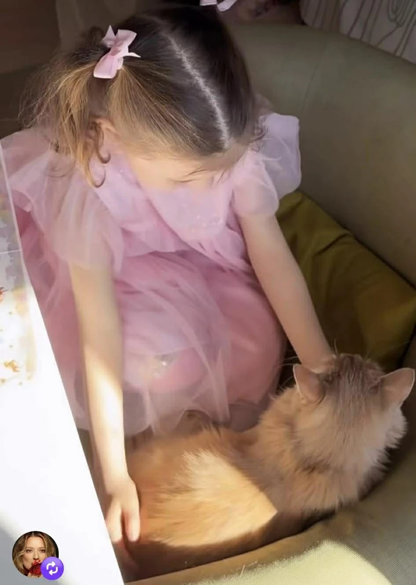 Дочка Могилевської з кицькою