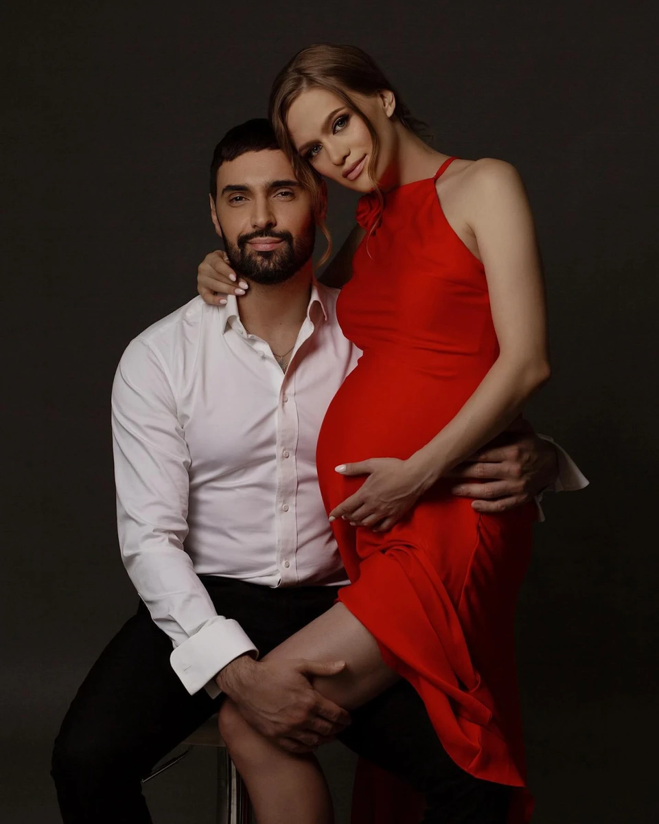 Співак був присутній на пологах і перерізав пуповину