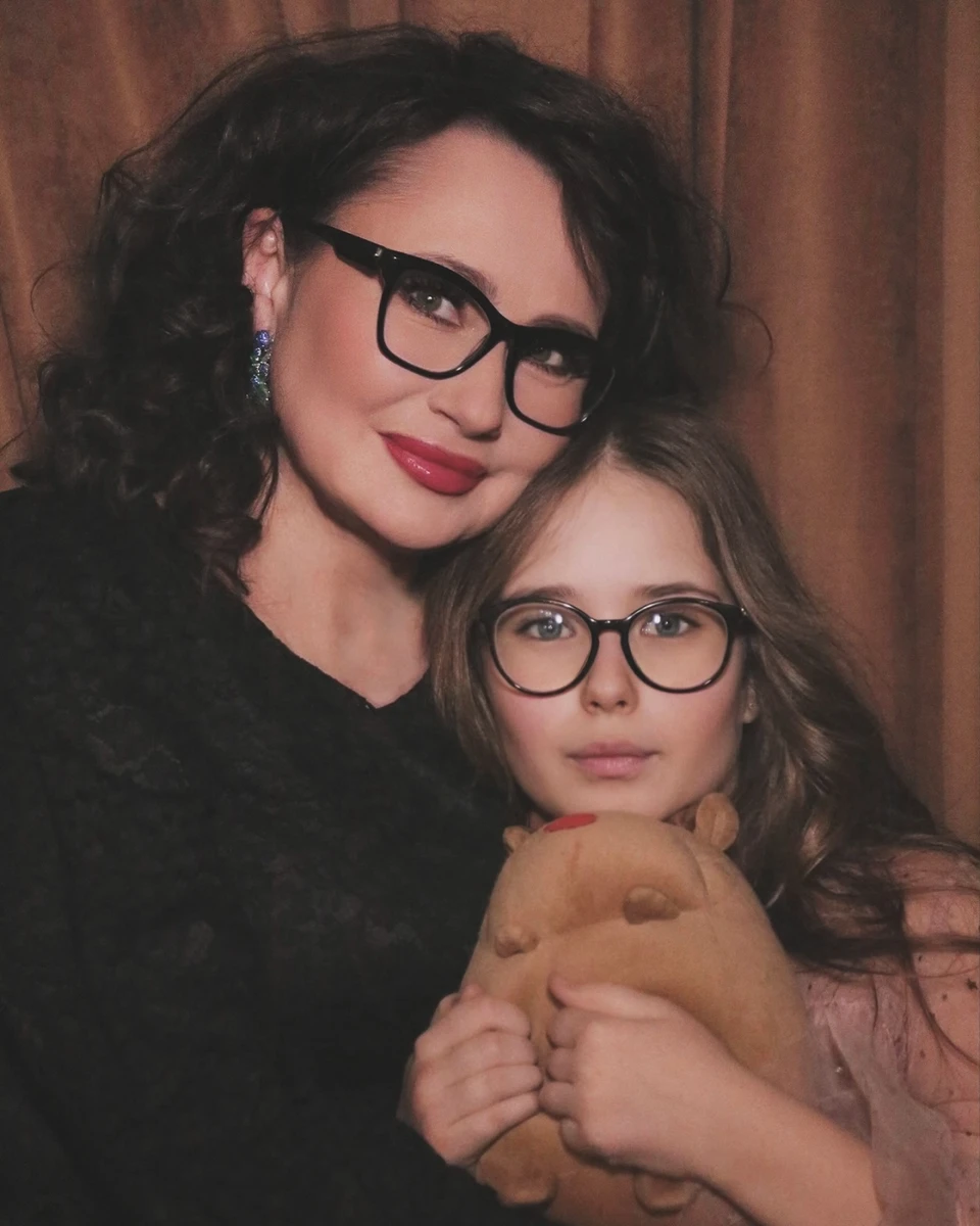 Олена Мозгова з молодшою дочкою