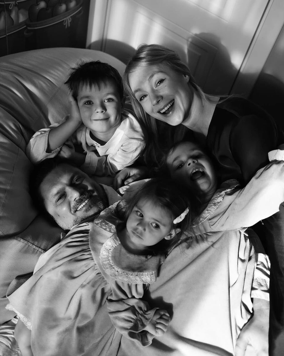 Тарабарова зробила сімейні фото з усіма дітьми і чоловіком
