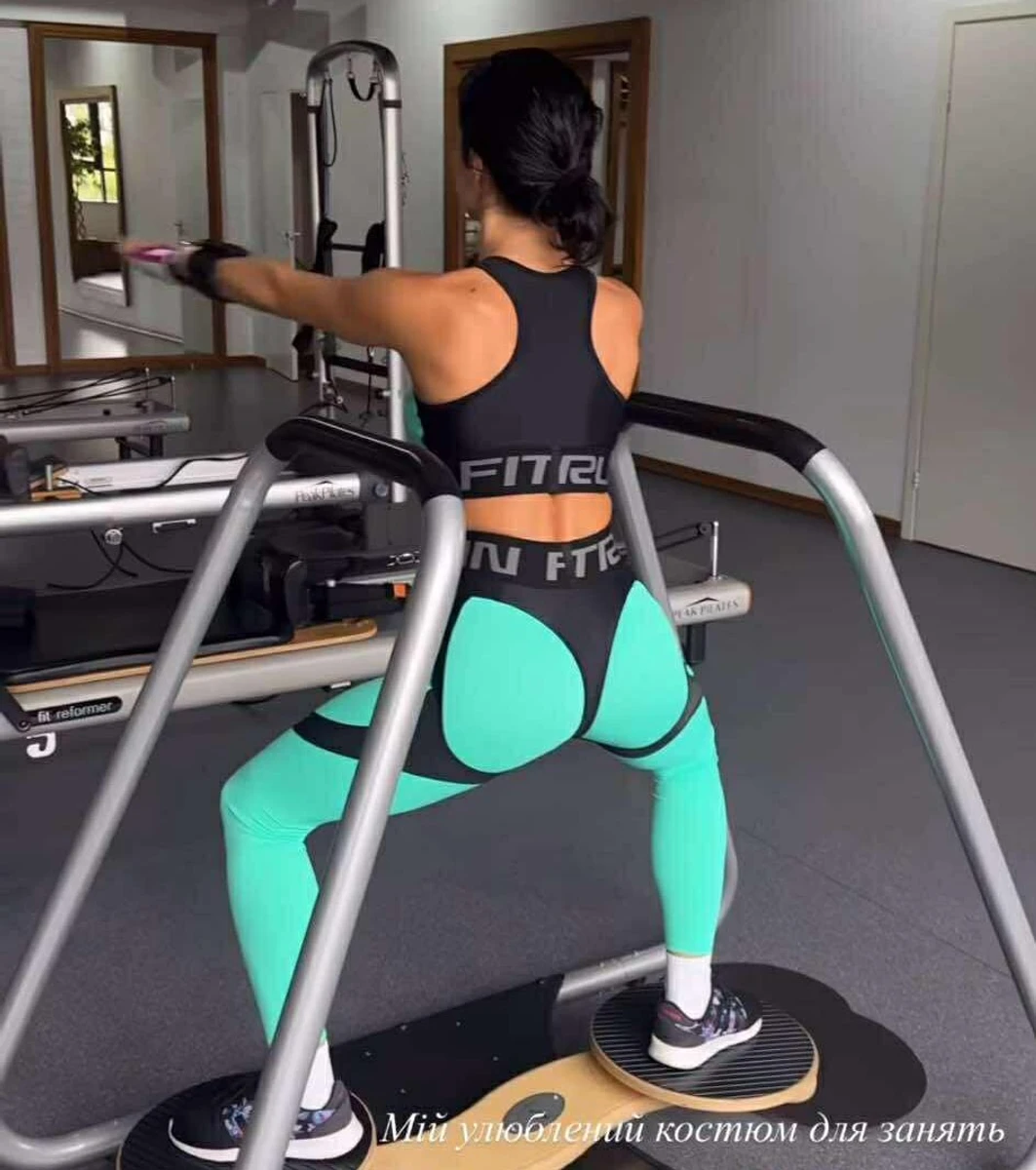 Злата Огнєвіч у лосинах