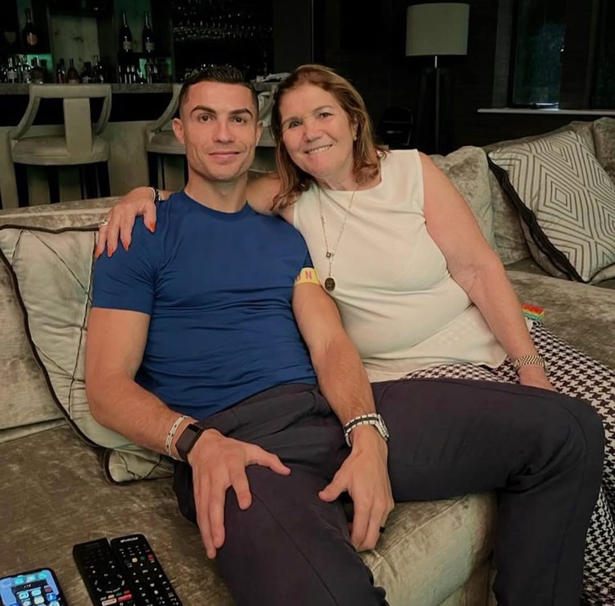 Марія Долорес також поділилася спільним фото зі своїм сином