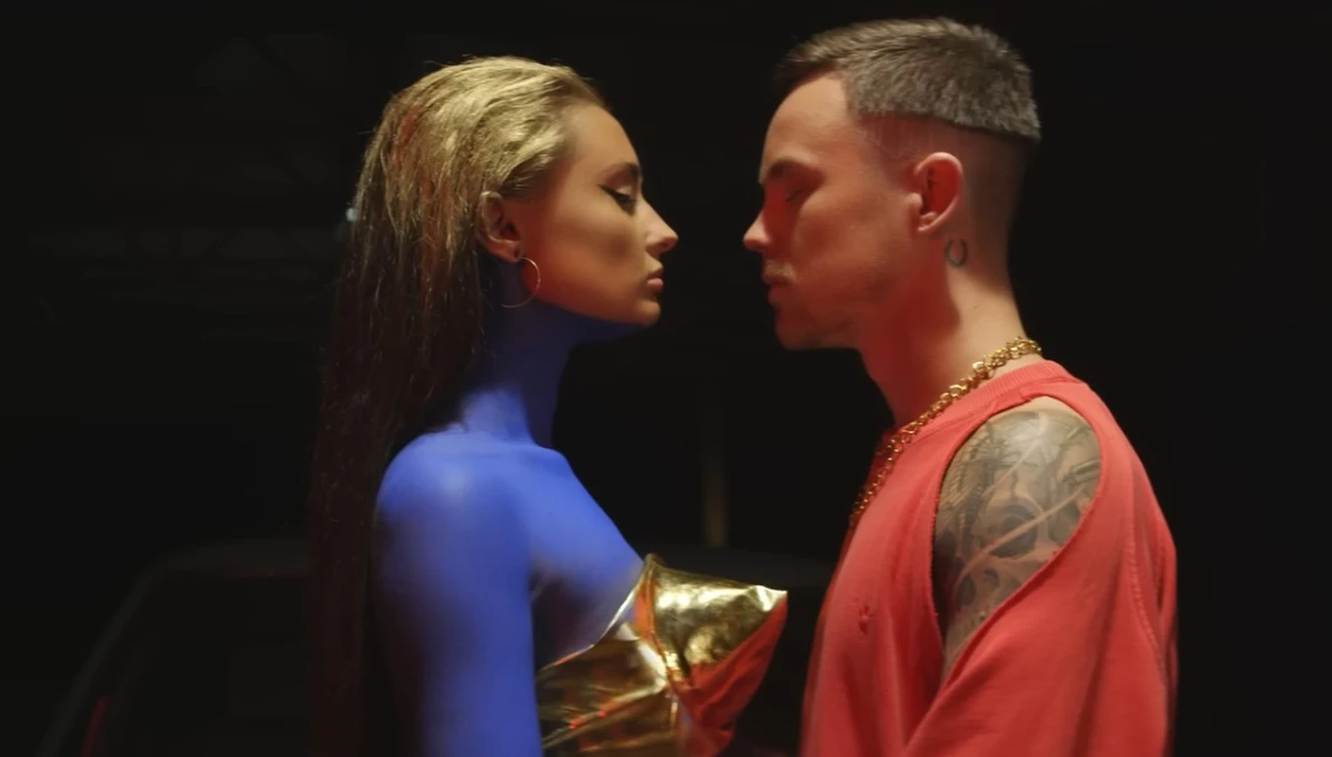 Артем Пивоваров разом зі своєю дівчиною