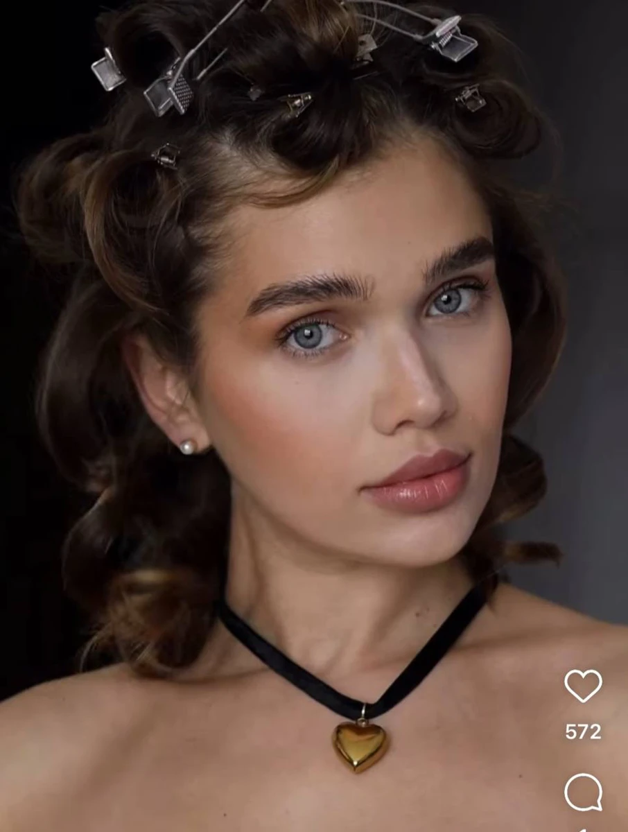 Саша Бо самостійно зробила пасма