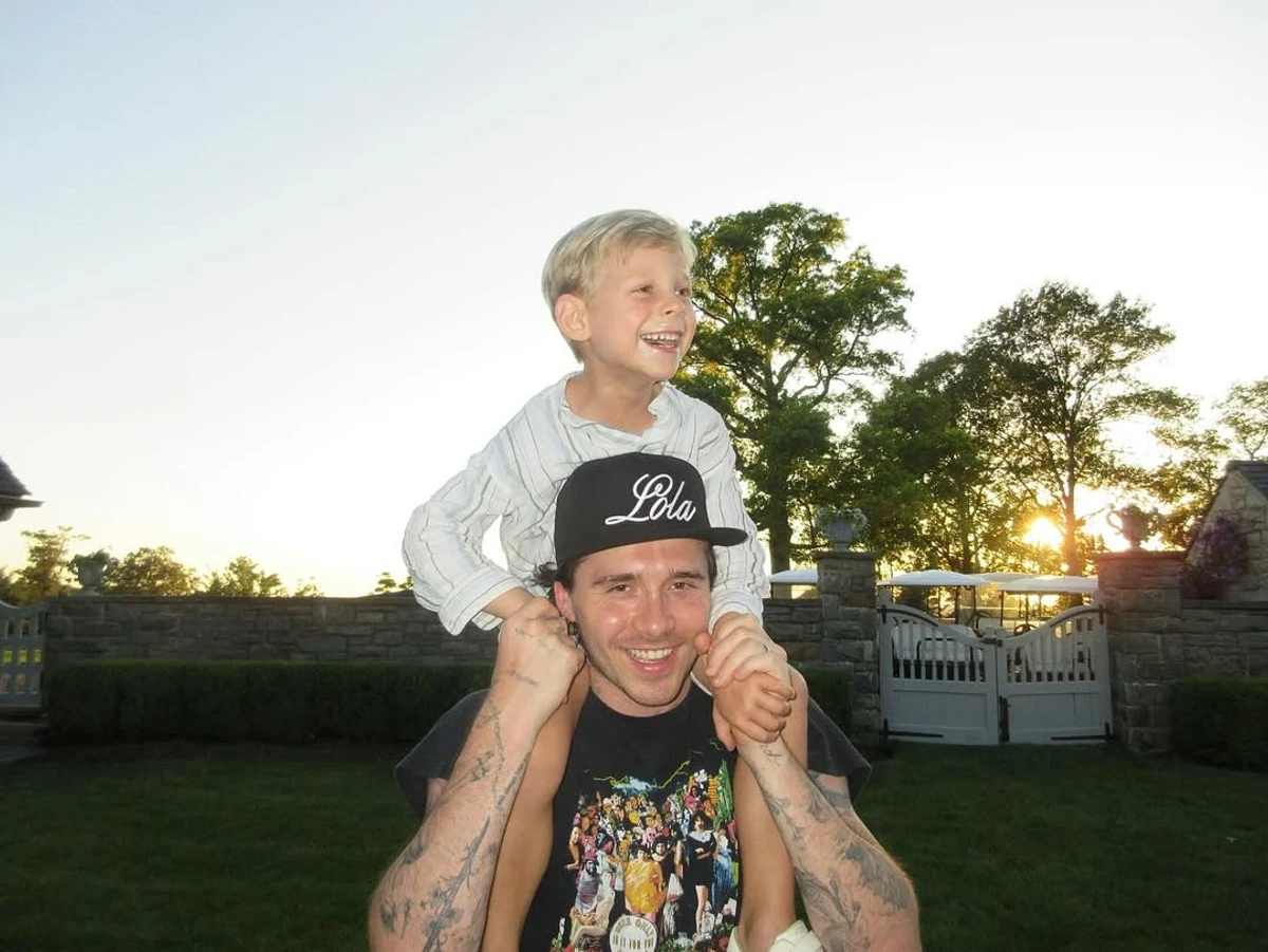 Син Бекхемів на тлі сімейного конфлікту показався з родиною дружини