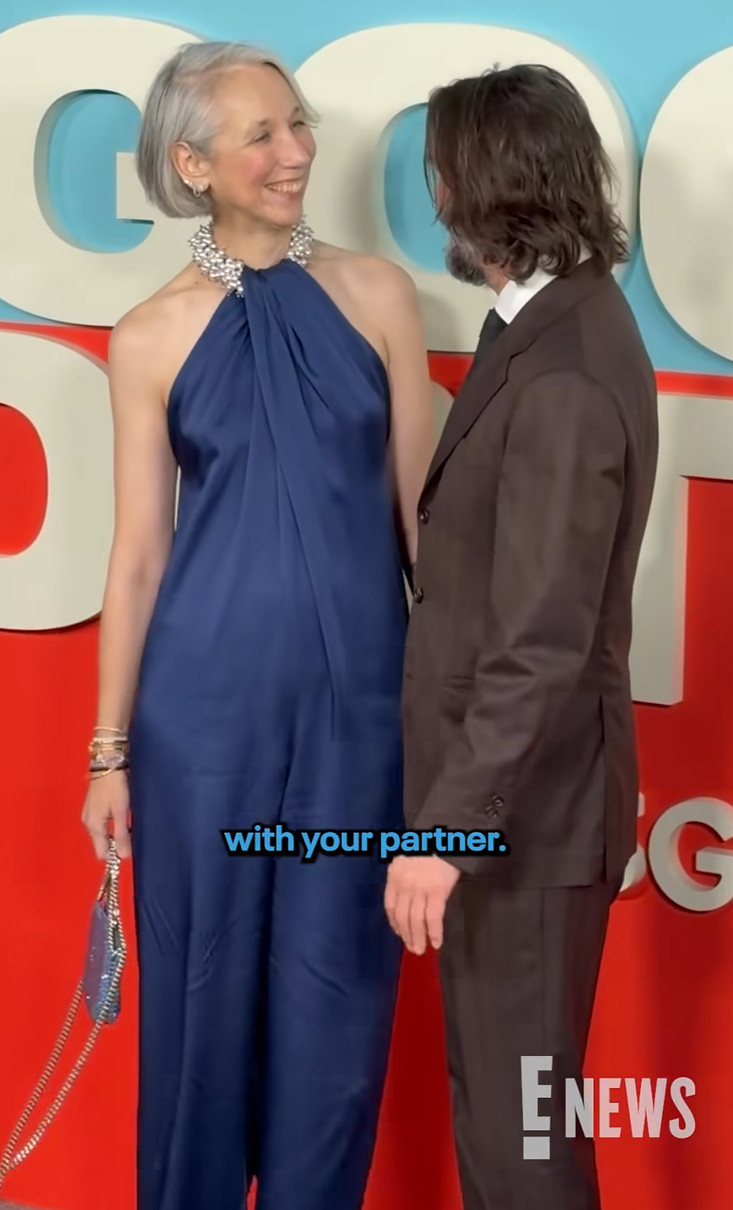 Кіану Рівз помилувався 52-річною коханою на хіднику