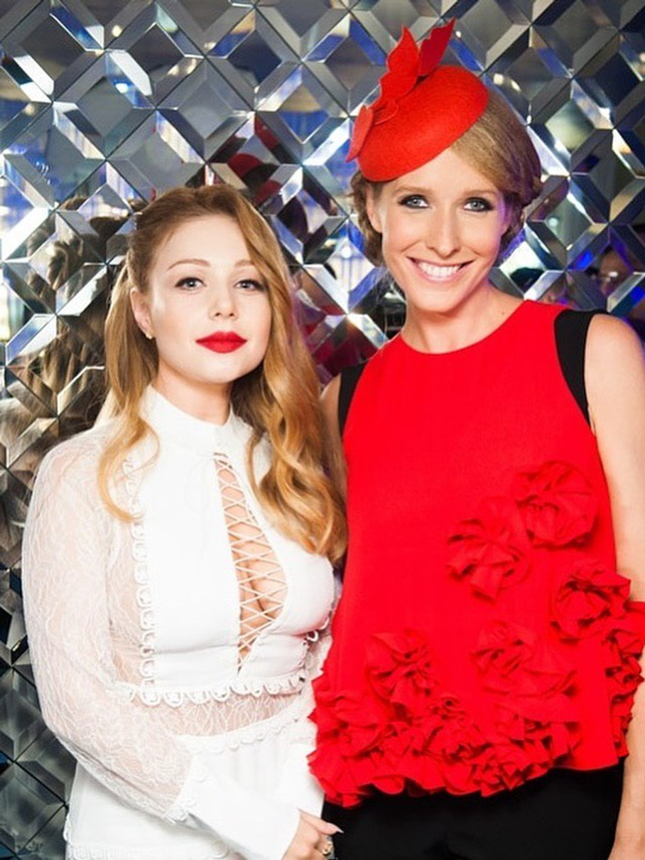 Катерина Осадча попозувала з Тіною Кароль з декольте