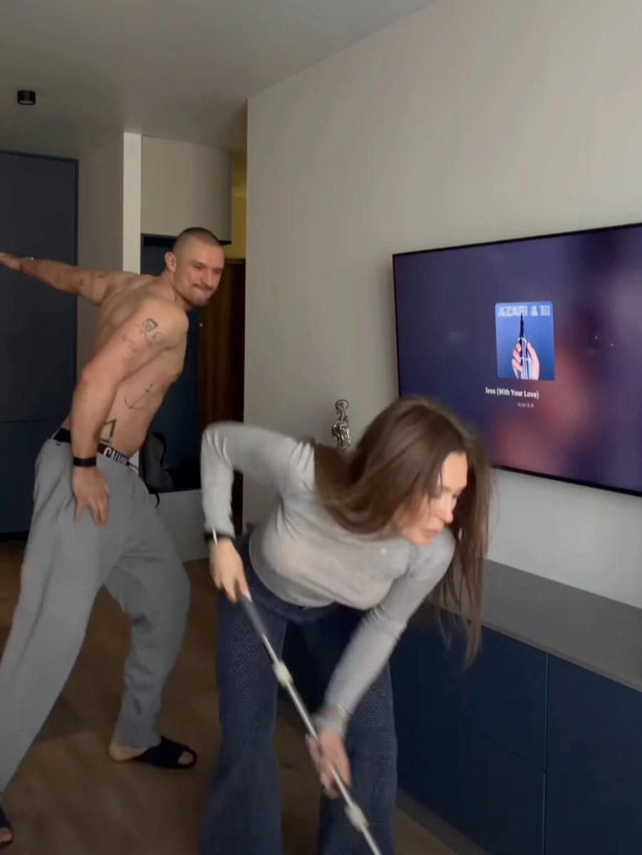 Тарас Цимбалюк з голим торсом знявся на відео з Оленою Світлицькою