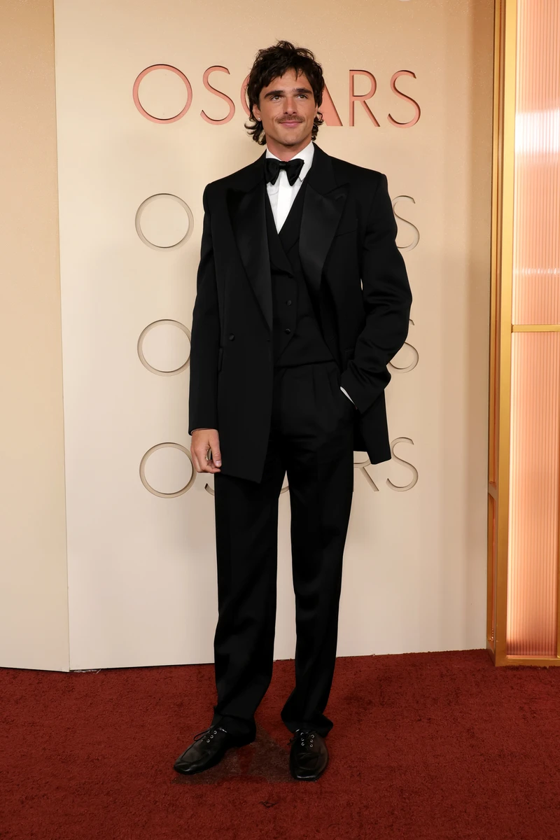 Джейкоб Елорді у смокінгу на Оскарі 2026