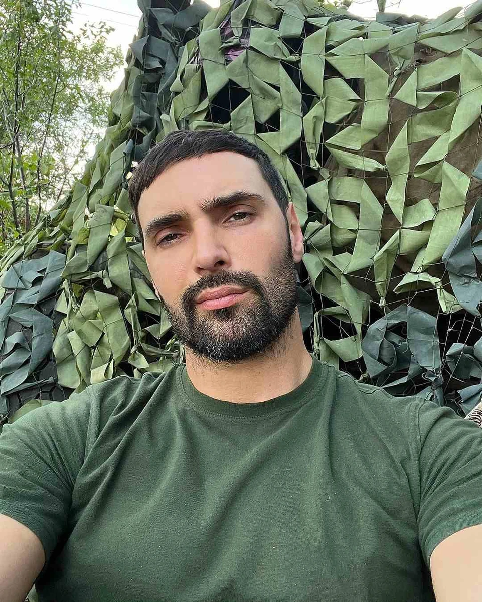 На думку продюсера, питати в нього про борг Козловського в контексті перебування останнього на фронті - це спекуляція