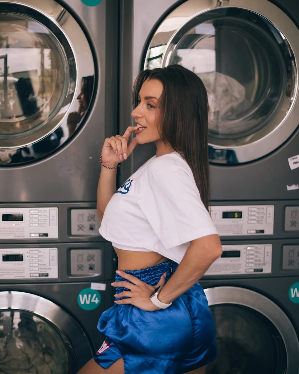 Джозефін Джексон показала форми у грайливому образі