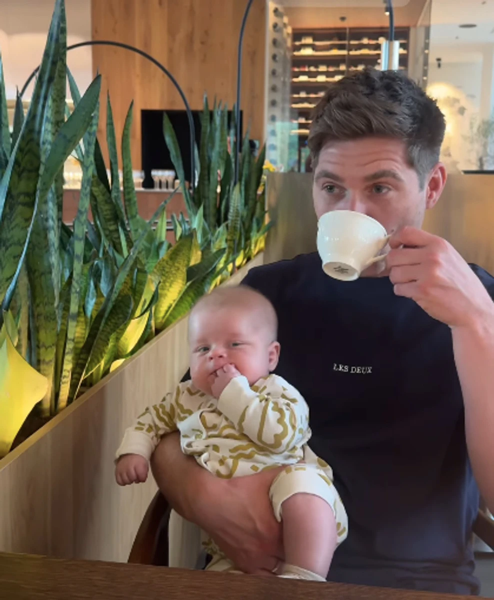 Дружина Остапчука показала чоловіка з сином на руках