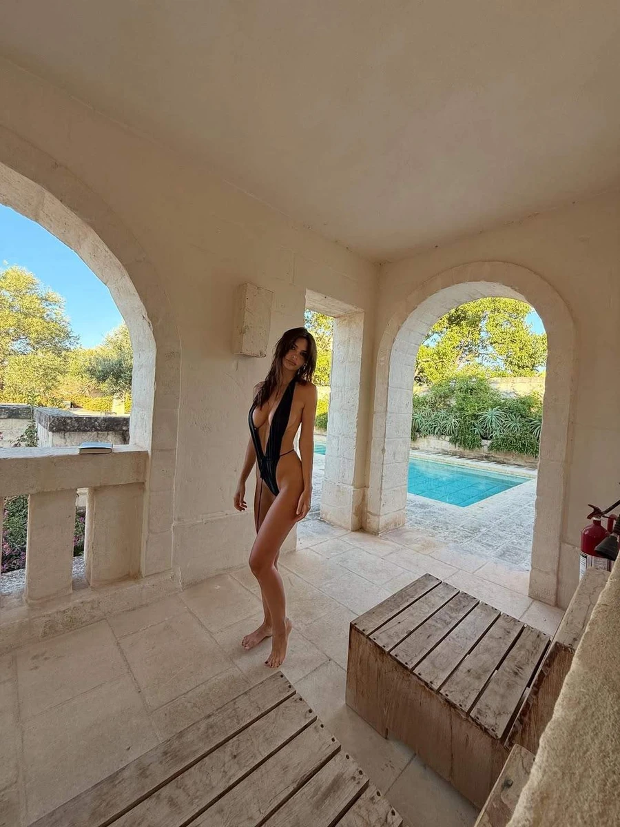 Купальник Емілі Ратаковскі