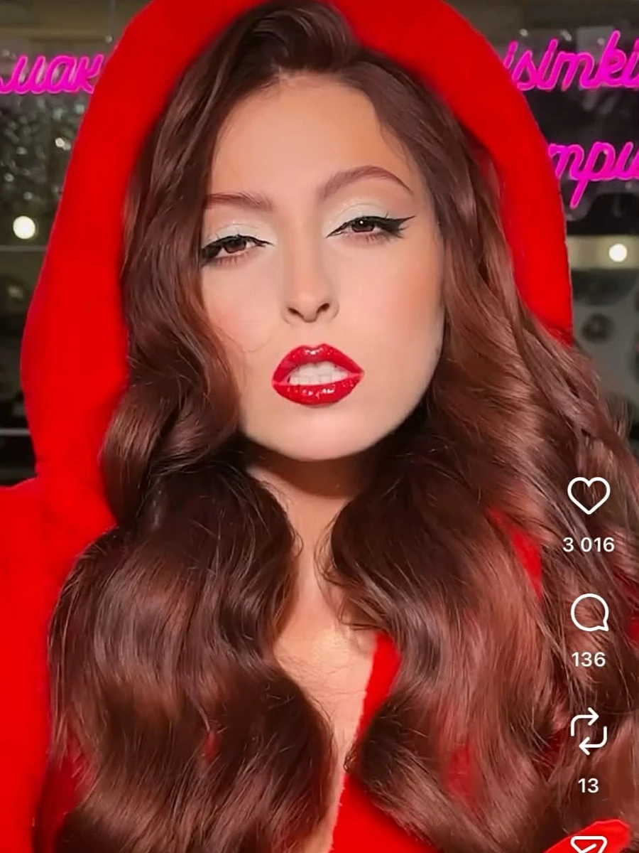 Маша Полякова з макіяжем