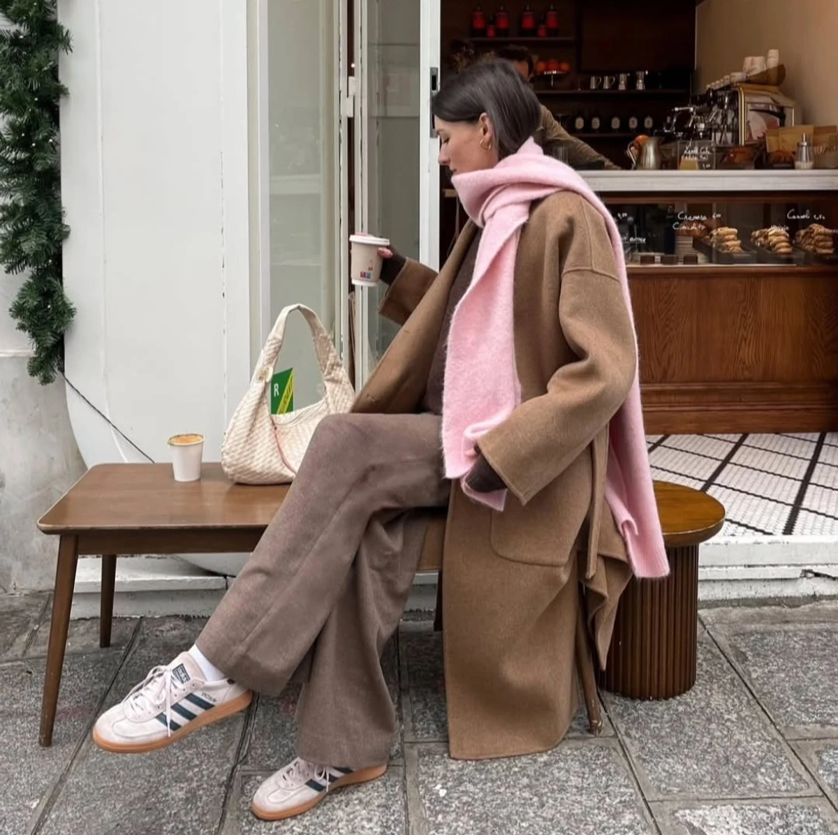 Як носити рожевий і коричневий цієї весни