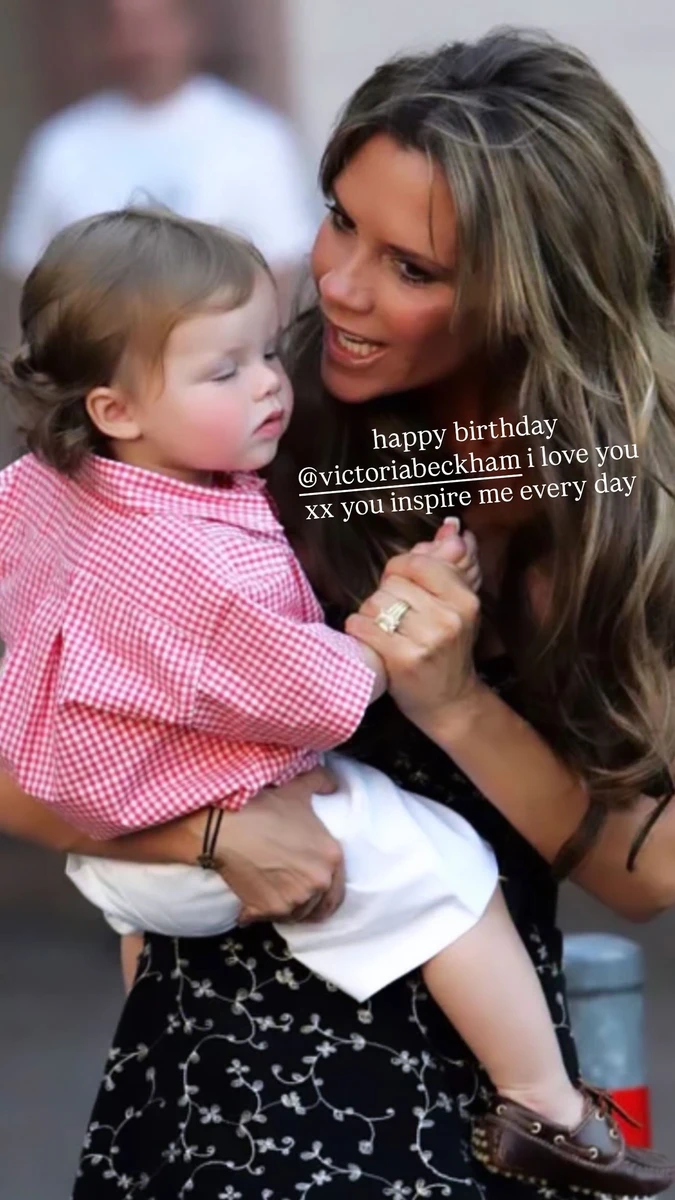 Син Бекхемів привітав Вікторію з 52-річчям