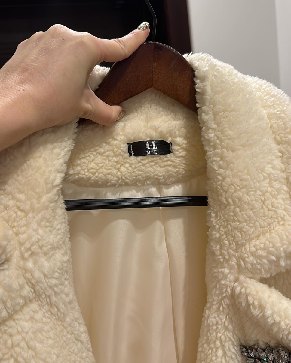 Дмитрієва показала справжню бірку зимового вбрання. Виявилося, це український бренд і вартість виробу – 5 тисяч гривень