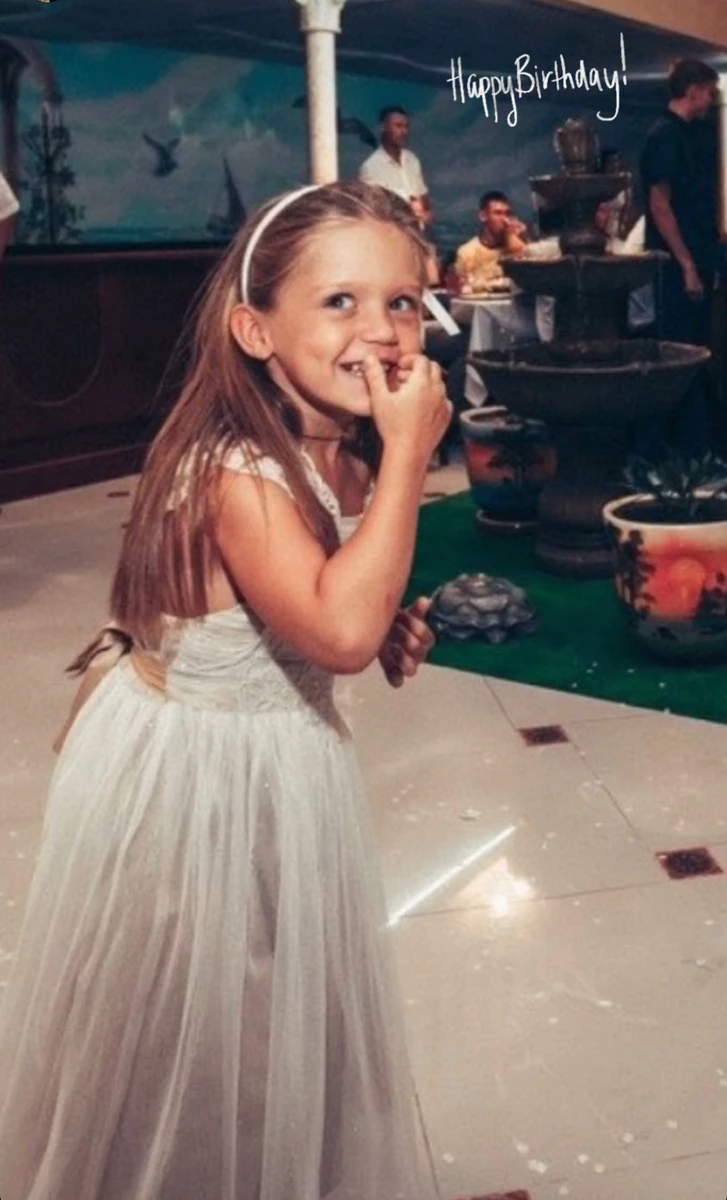 Олександр Усик з дружиною привітали старшу доньку з 15-річчям