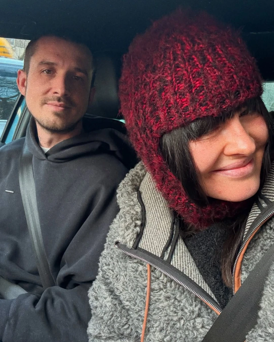 Даша Астаф'єва показала свого брата в машині