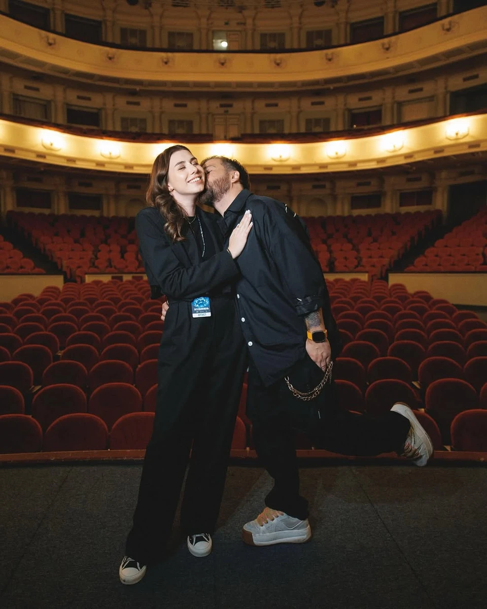 Сергій Танчинець показав, як цілується з дівчиною