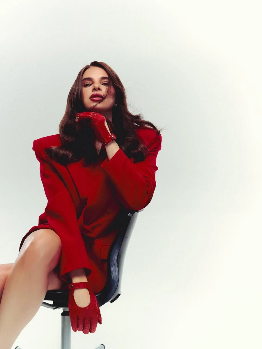 Катерина могла б бути моделлю - настільки впевнено вона виглядає в цій ролі