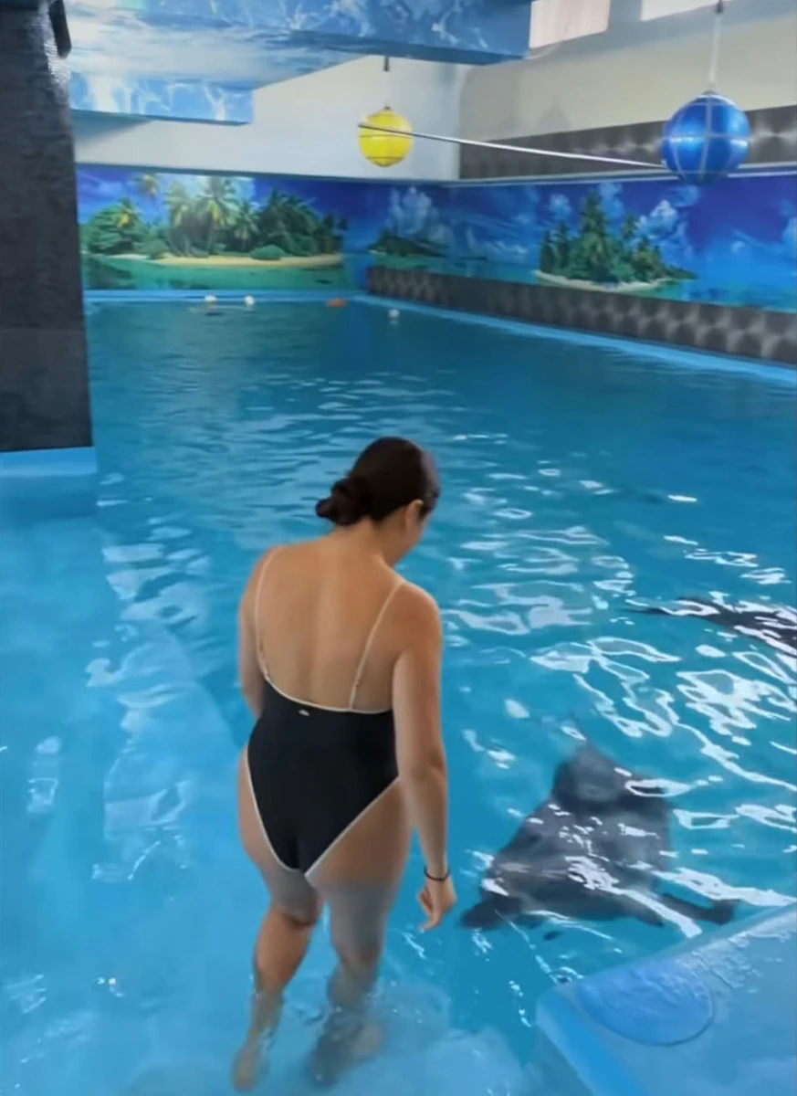 Іванна Онуфрійчук показалася у дельфінарії