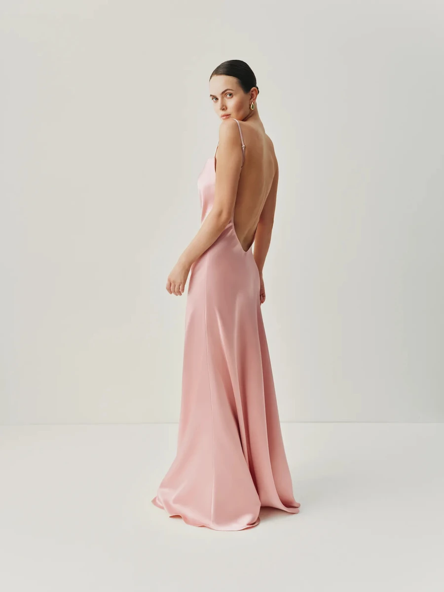 Сукня з відкритою спиною